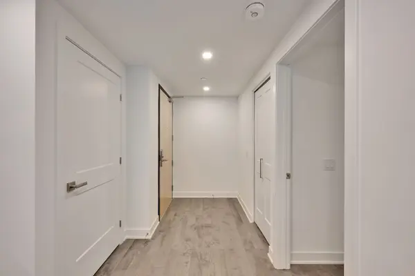 340 Queen ST #801, Ottawa Centre, ON K1R 0G1