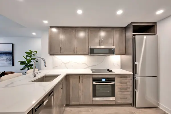 340 Queen ST #801, Ottawa Centre, ON K1R 0G1