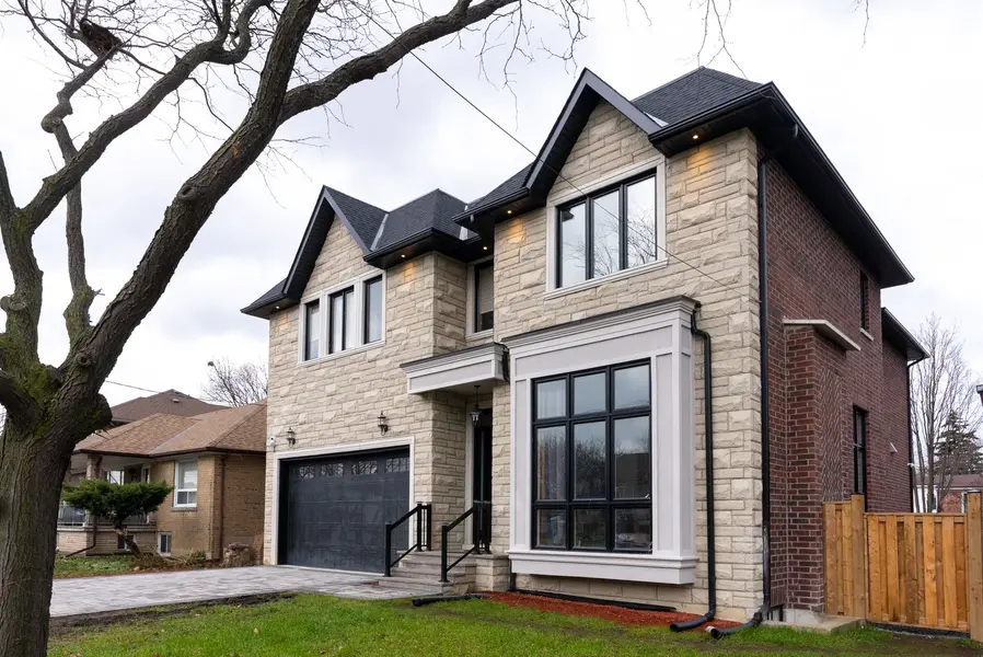 185 Fairholme AVE #Lower, Toronto C04, ON M6B 2X5