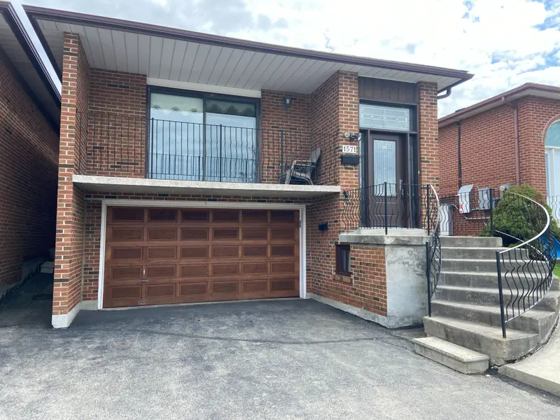 1571 CORKSTONE Glade, Mississauga, ON L4W 2E8