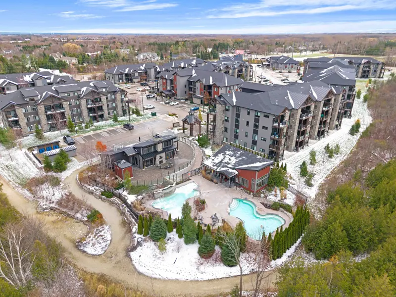 22 Beckwith LN #101, Blue Mountains, ON L9Y 3B6
