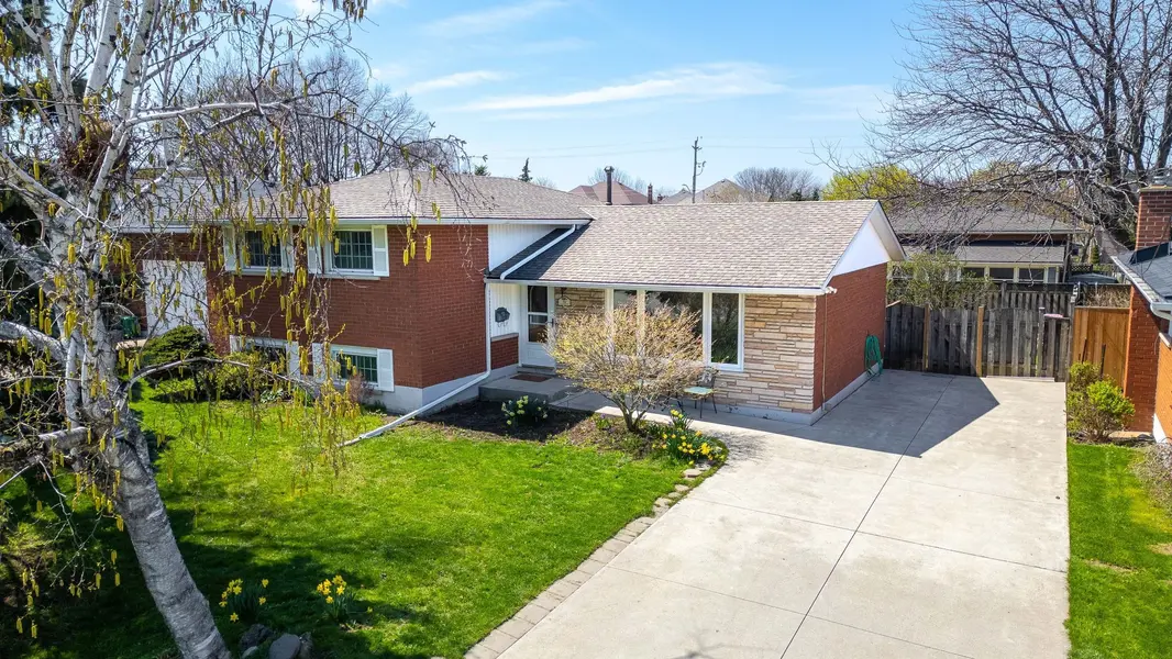 156 Lakeside DR, Grimsby, ON L3M 2L5