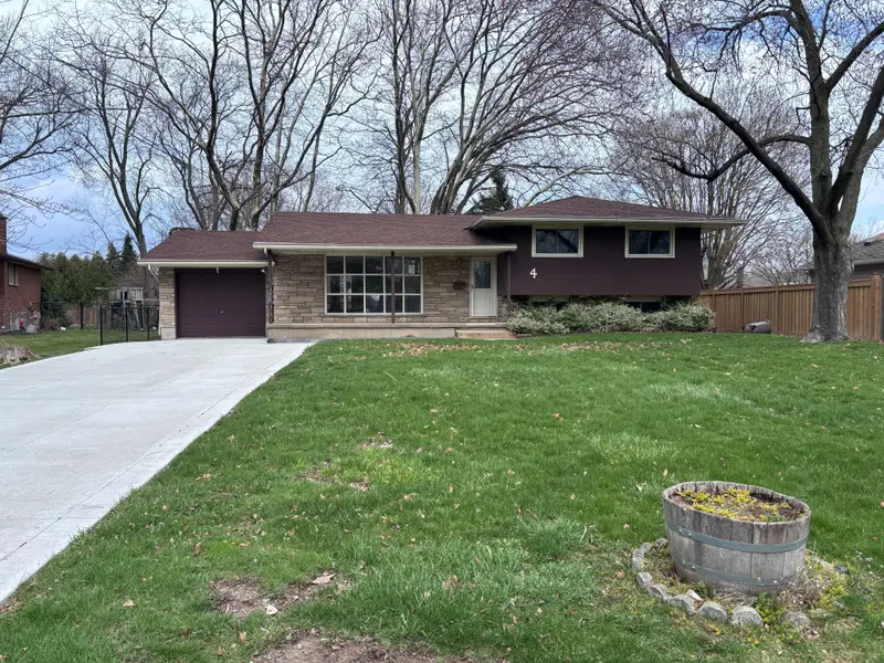 4 Beechwood CT, St. Catharines, ON L2N 3H7