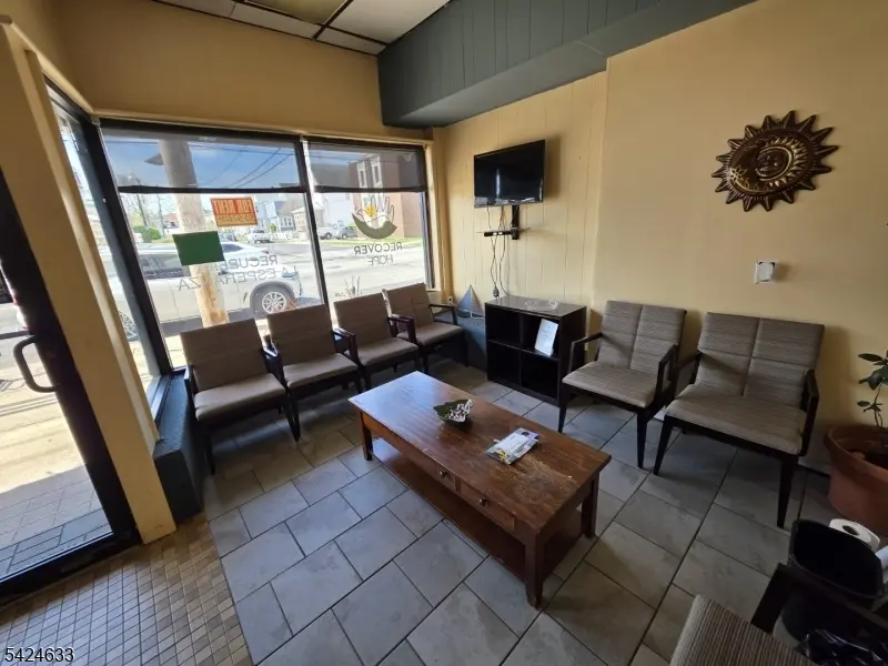 91 Lakeview Ave, Clifton City, NJ 07011