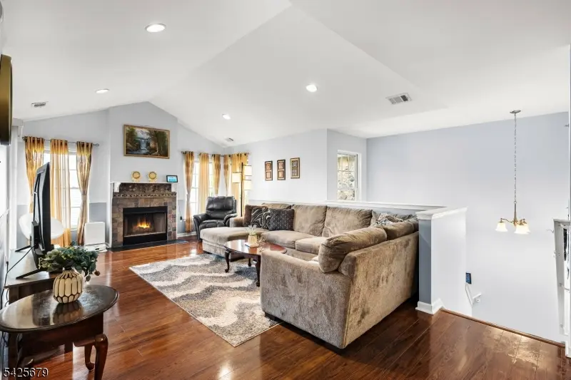 123 Chariot Ct, Piscataway Twp., NJ 08854