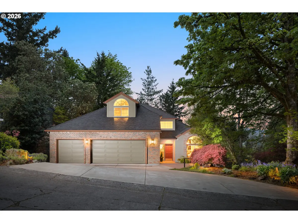 1727 SW WESTWOOD DR, Portland, OR 97239