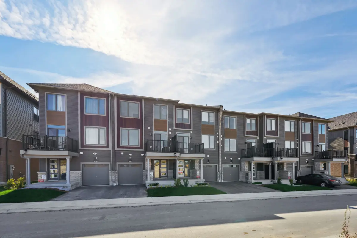 1035 Honeycomb PATH, Oshawa, ON L1L 0X1