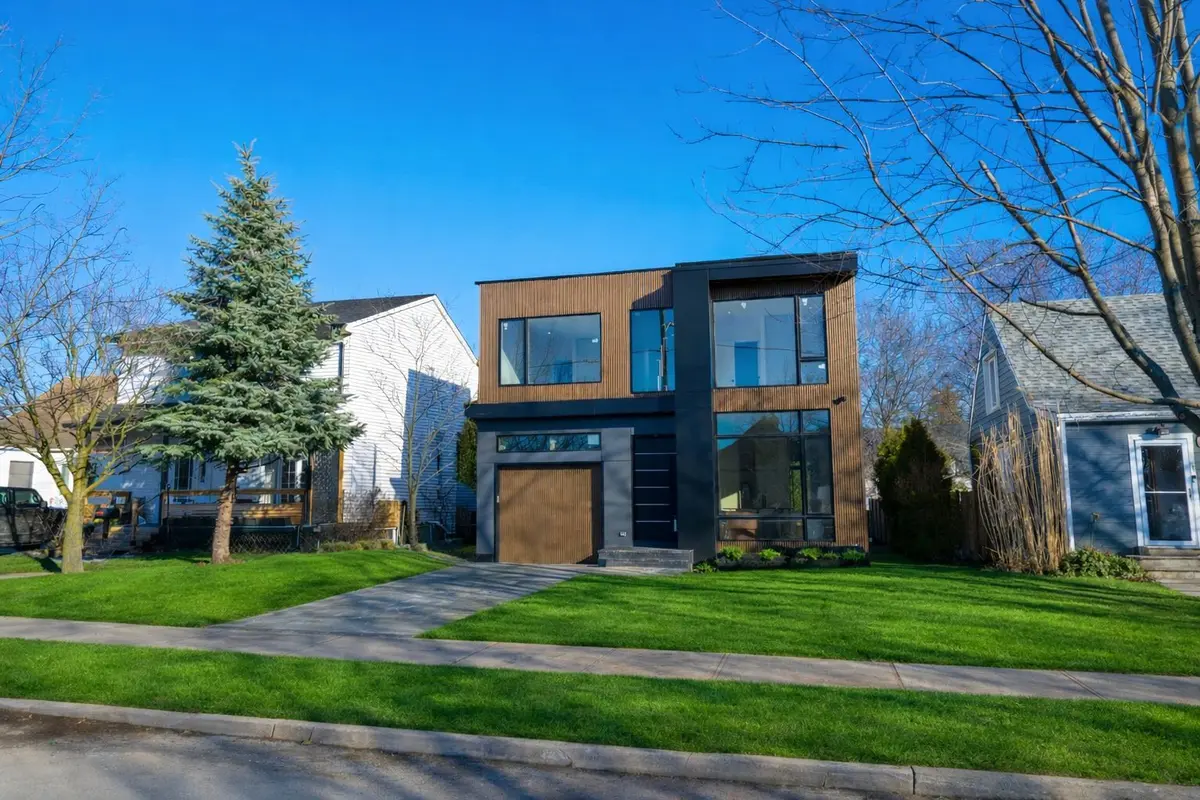 19 Topham RD, Toronto E03, ON M4B 3K3