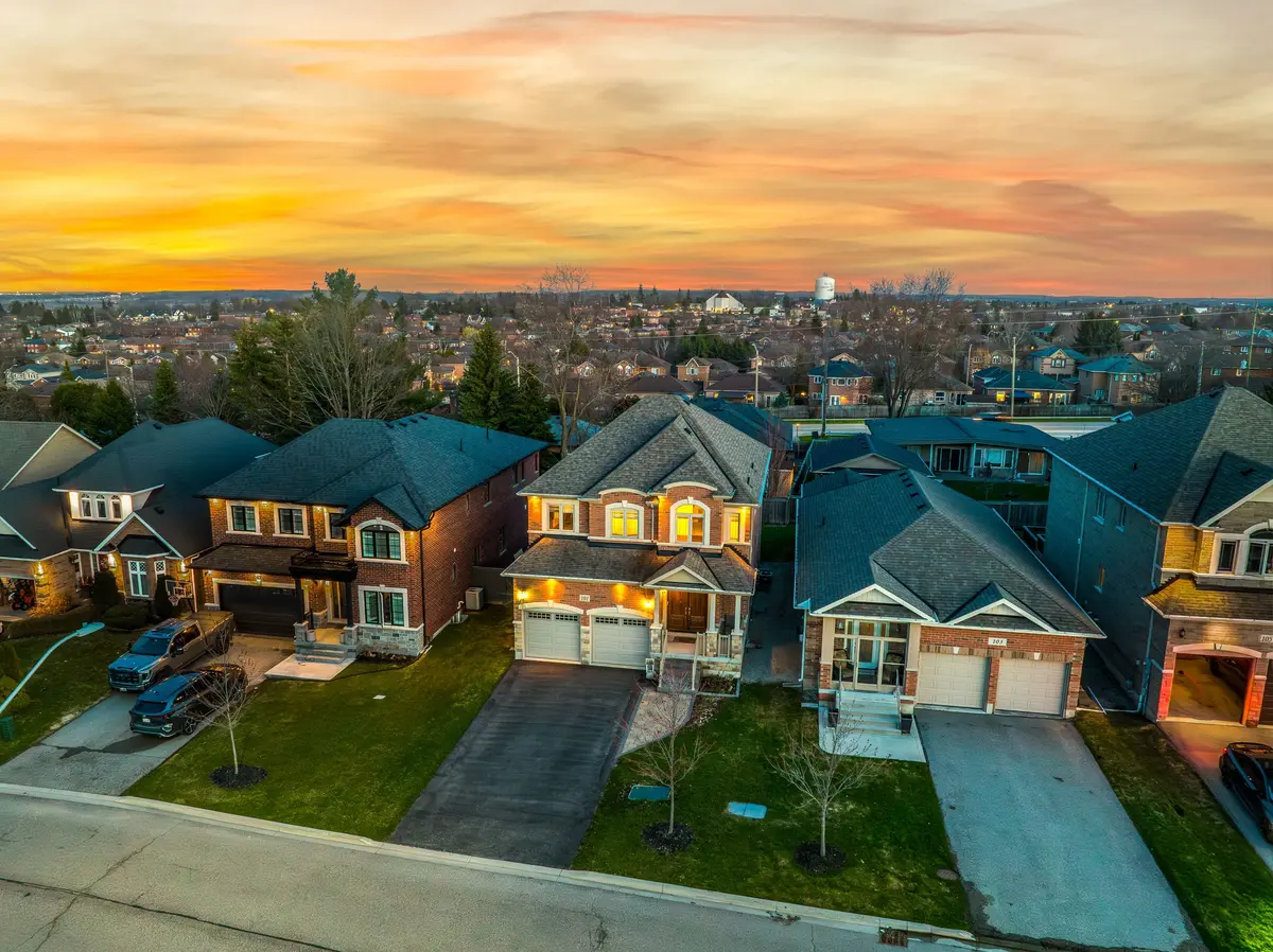 101 Gardiner DR, Bradford West Gwillimbury, ON L3Z 3G2