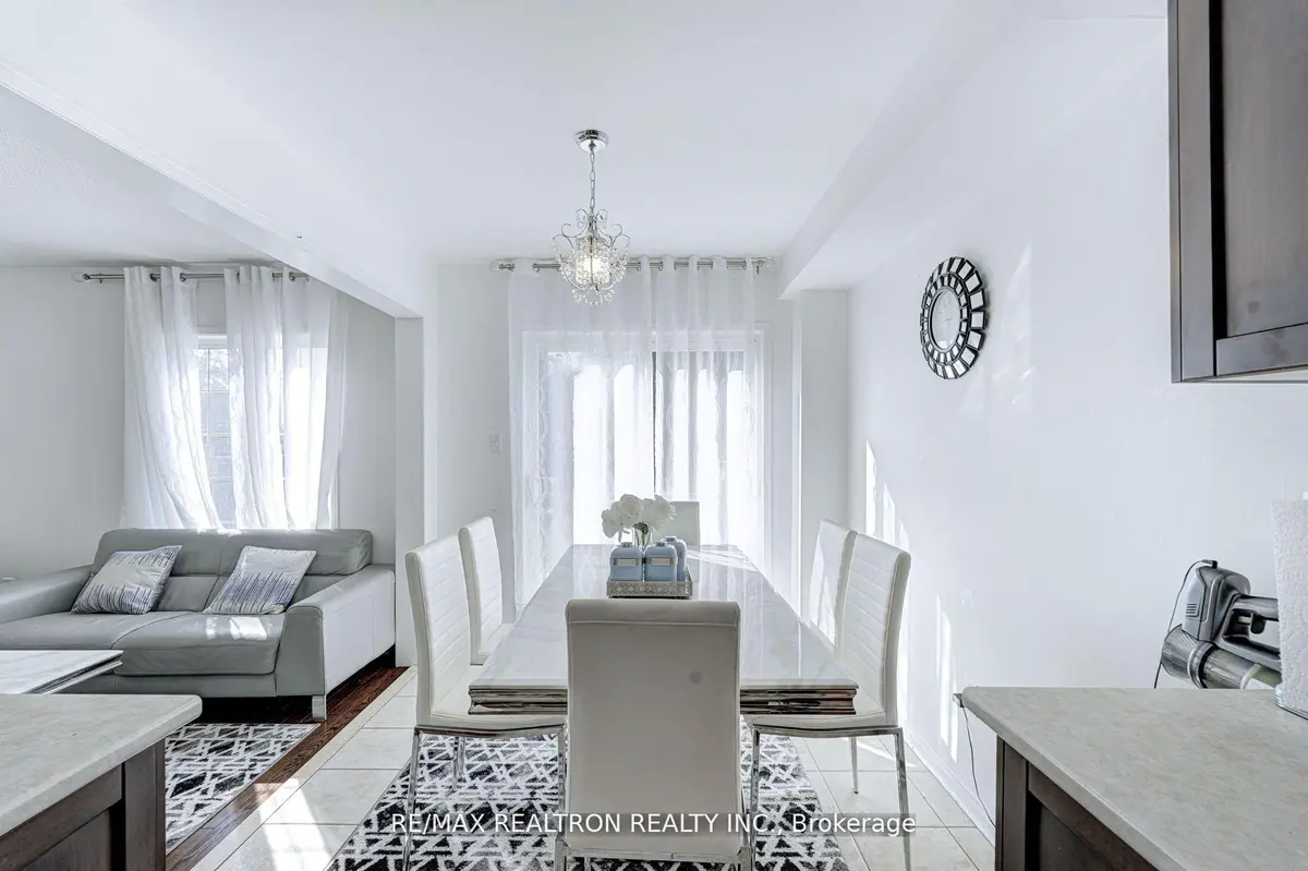 88 Banbrooke CRES, Newmarket, ON L3X 2W9