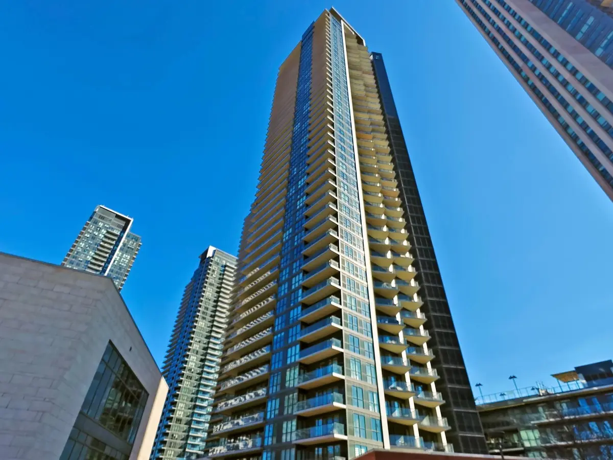 10 Parklawn RD #803, Toronto W06, ON M8Y 3H8