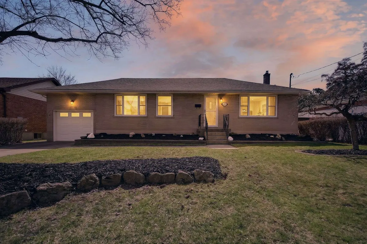 1055 Shepherd's DR, Burlington, ON L7T 3R4