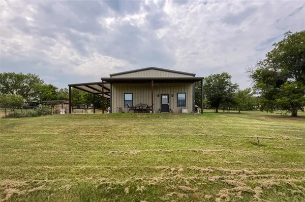 210 Spring Branch Trail N, Springtown, TX 76082