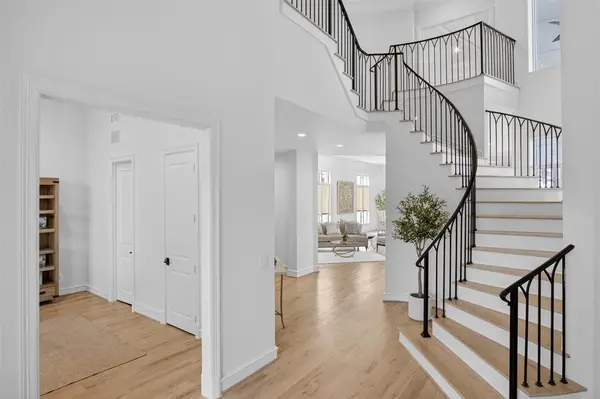 6011 Lakehurst Avenue, Dallas, TX 75230