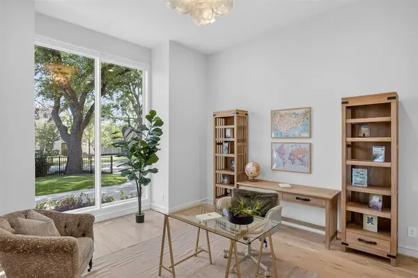 6011 Lakehurst Avenue, Dallas, TX 75230