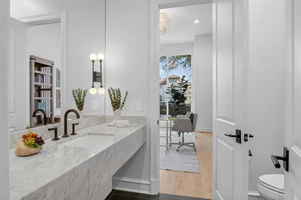 6011 Lakehurst Avenue, Dallas, TX 75230