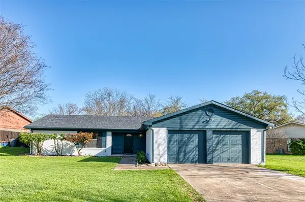 1721 S Timber Court,  Benbrook,  TX 76126