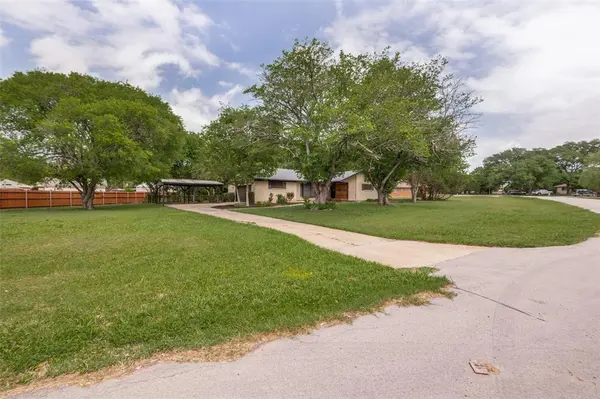 1533 E Springcrest Circle, Lancaster, TX 75134