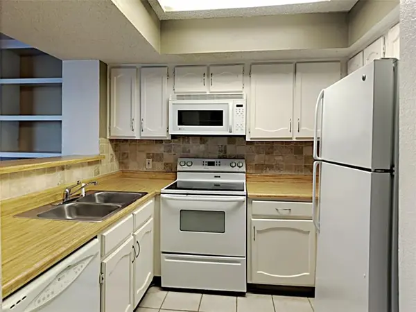 3121 Sondra Drive #208, Fort Worth, TX 76107