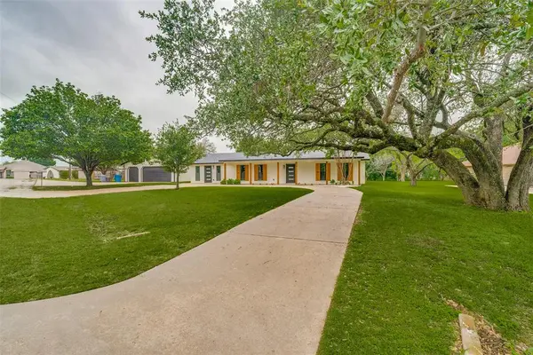 512 Grandview Drive, Granbury, TX 76049