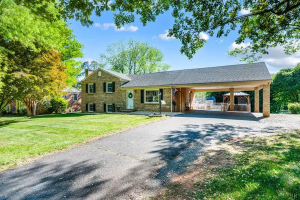 220 Maple Hills DR, Lynchburg, VA 24502