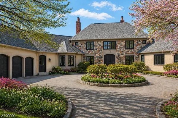 29 Hilltop Rd, Kinnelon Boro, NJ 07405