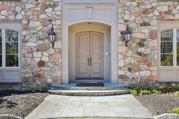 29 Hilltop Rd, Kinnelon Boro, NJ 07405