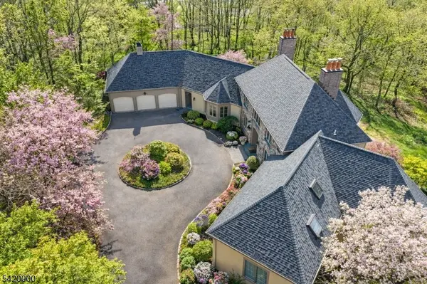 29 Hilltop Rd, Kinnelon Boro, NJ 07405