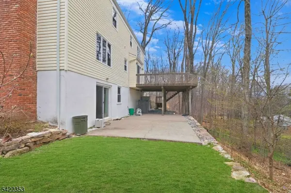 14 Beaver Ridge Rd, Morris Plains Boro, NJ 07950