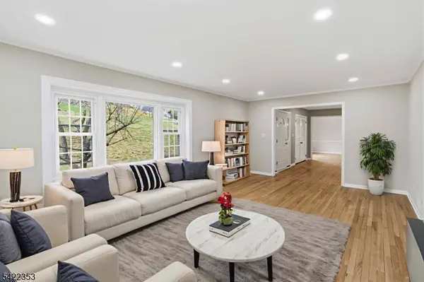 14 Beaver Ridge Rd, Morris Plains Boro, NJ 07950