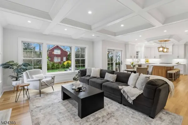 2 Whitman Dr, Chatham Twp., NJ 07928