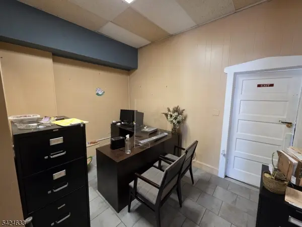 91 Lakeview Ave, Clifton City, NJ 07011