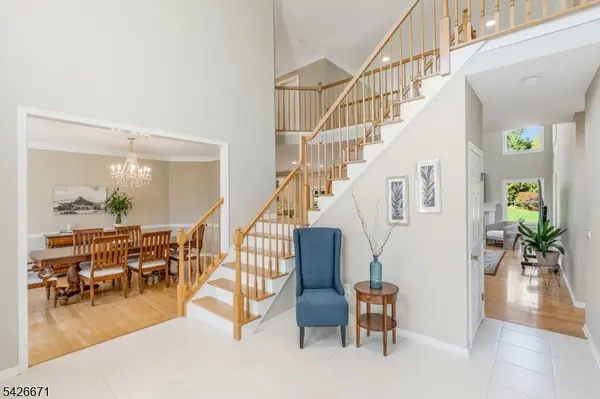 39 Briarwood Drive East, Warren Twp., NJ 07059