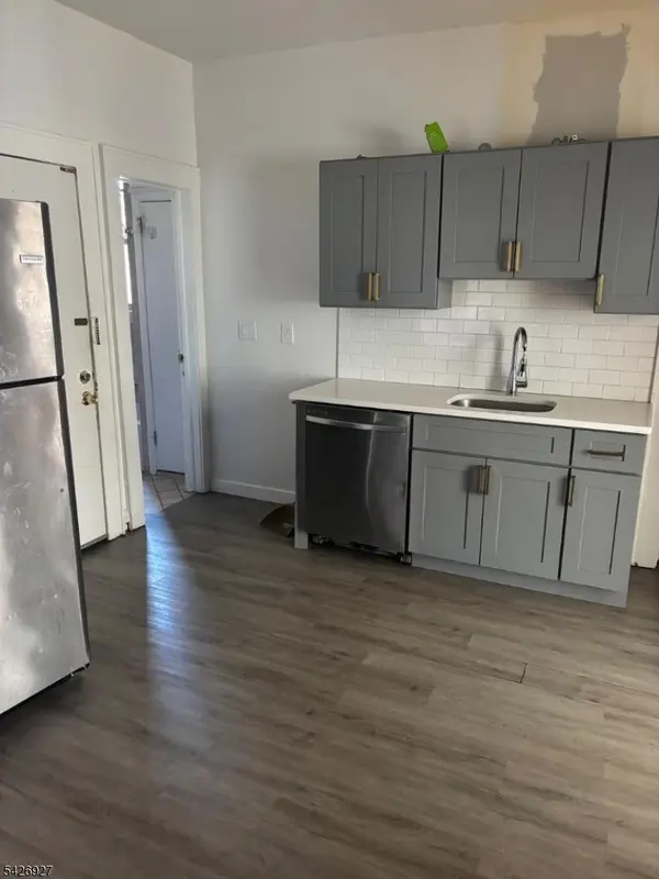 86 Center St #2f, Clifton City, NJ 07011