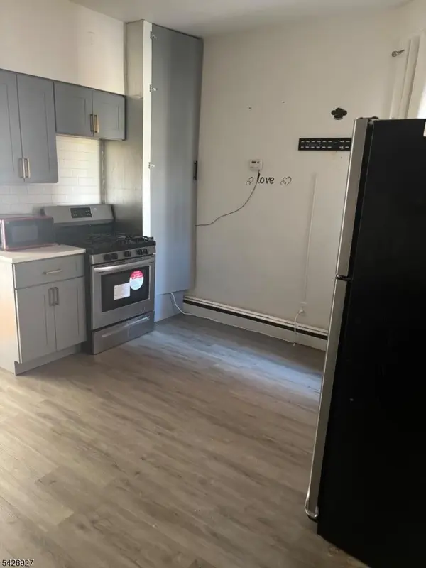 86 Center St #2f, Clifton City, NJ 07011