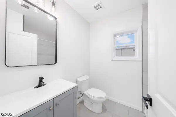 324 2Nd St #2, Elizabeth City, NJ 07206