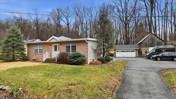 20 Summerfield Rd, White Twp., NJ 07823