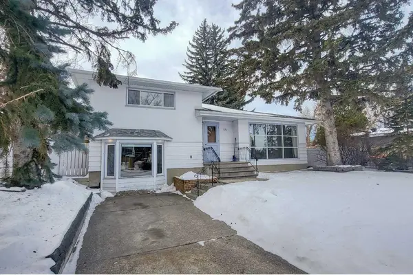 75 Wildwood DR SW, Calgary, AB T3C 3C6