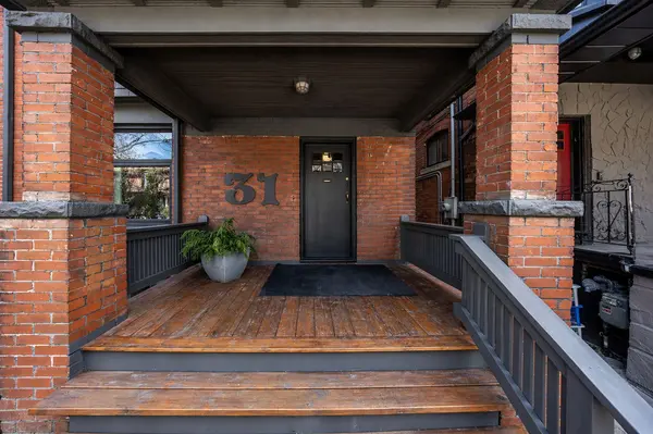 31 Palmerston GDNS, Toronto C02, ON M6G 1V8