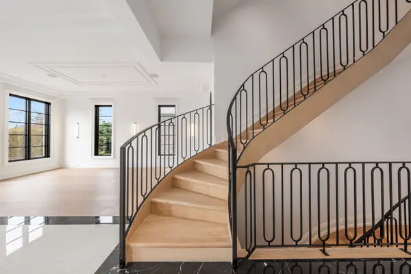 36 Ava RD, Toronto C03, ON M5P 1Y4