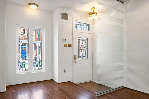 25 Salisbury AVE, Toronto C08, ON M4X 1C3