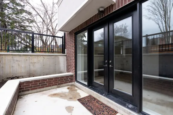 185 Fairholme AVE #Lower, Toronto C04, ON M6B 2X5