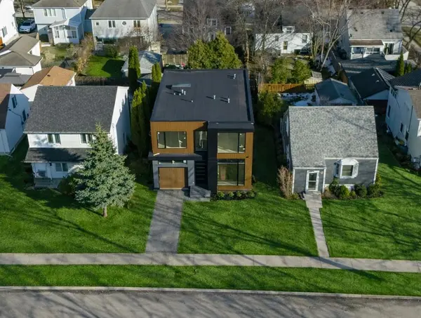 19 Topham RD, Toronto E03, ON M4B 3K3