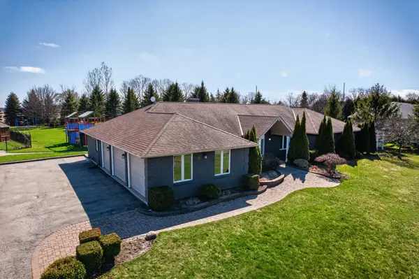 11 Steepleview CT, Oshawa, ON L1H 0S6