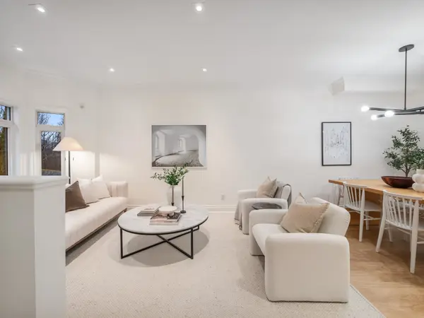 26 Eastmount AVE, Toronto E03, ON M4K 1V1