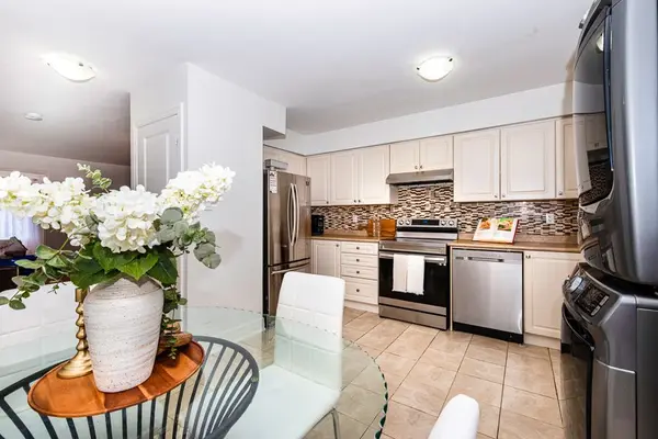 28 Camps LN, Toronto E10, ON M1E 0B2