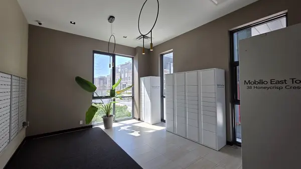 38 Honeycrisp CRES #608, Vaughan, ON L4K 0M8