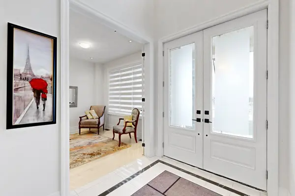 158 Walter English DR, East Gwillimbury, ON L9N 0Y8