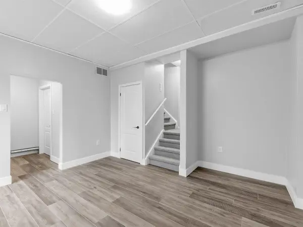 59 Scott CRES #Lower, Barrie, ON L4N 4W2