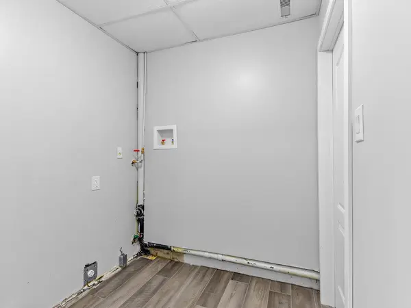 59 Scott CRES #Lower, Barrie, ON L4N 4W2